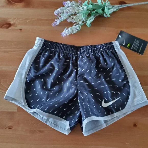 Nike Dri-FIT Shorts 6x Girl's - Picture 6 of 13